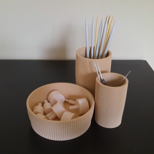 3D gedruckte Utensilienbehälter "LINEA wood" in Holzoptik