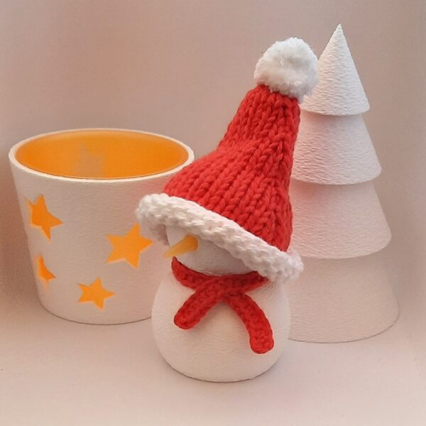 Deko-Set "Winter": Windlicht, Tannenbaum, Schneemann mit Strickmütze rot-weiß