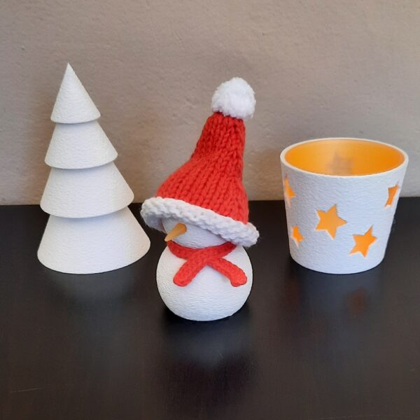 Deko-Set "Winter": Windlicht, Tannenbaum, Schneemann mit Strickmütze rot-weiß