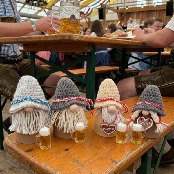 Deko-Trachtenwichtel mit Breze und Hut