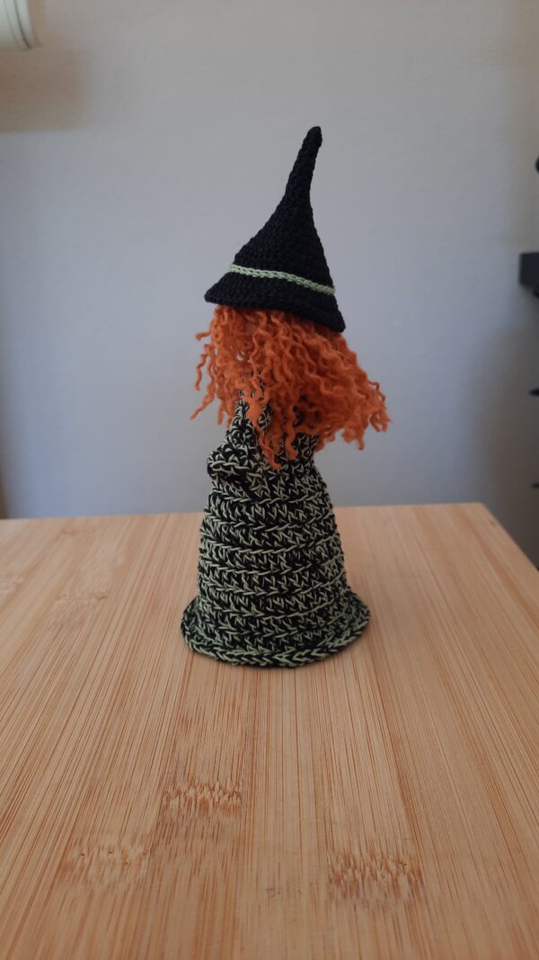 Halloween Hexe zum Hängen oder Stellen (18 cm)