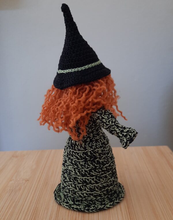 Halloween Hexe zum Hängen oder Stellen (18 cm)