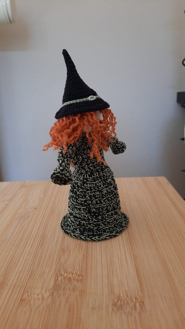 Halloween Hexe zum Hängen oder Stellen (18 cm)