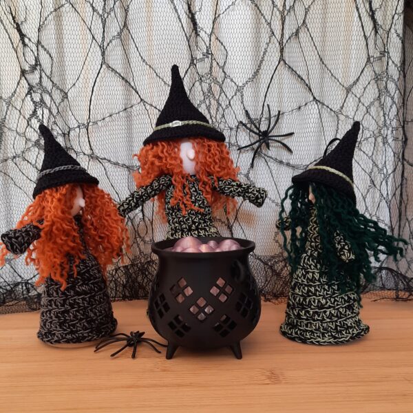 Halloween Hexe zum Hängen oder Stellen (15 cm)