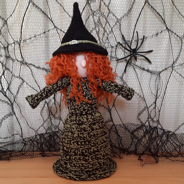 Halloween Hexe zum Hängen oder Stellen (18 cm)