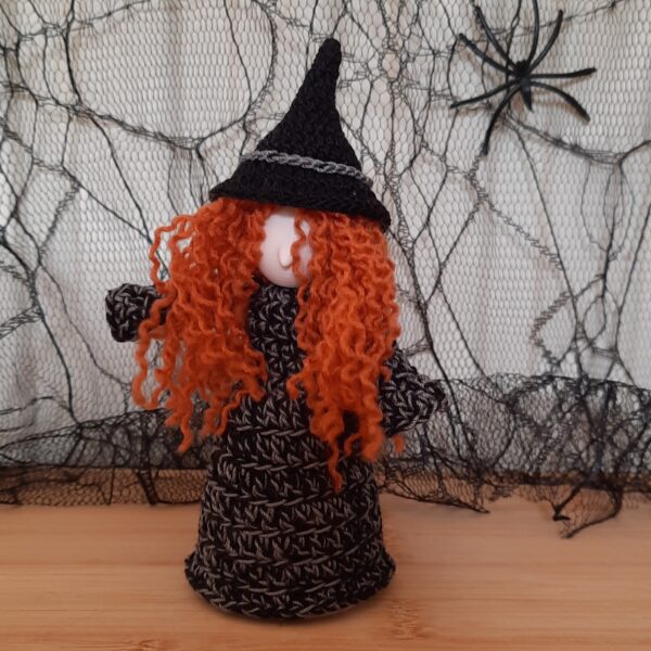 Halloween Hexe zum Hängen oder Stellen (15 cm)