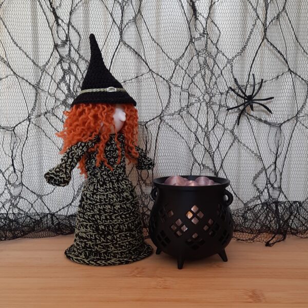 Halloween Hexe zum Hängen oder Stellen (18 cm)